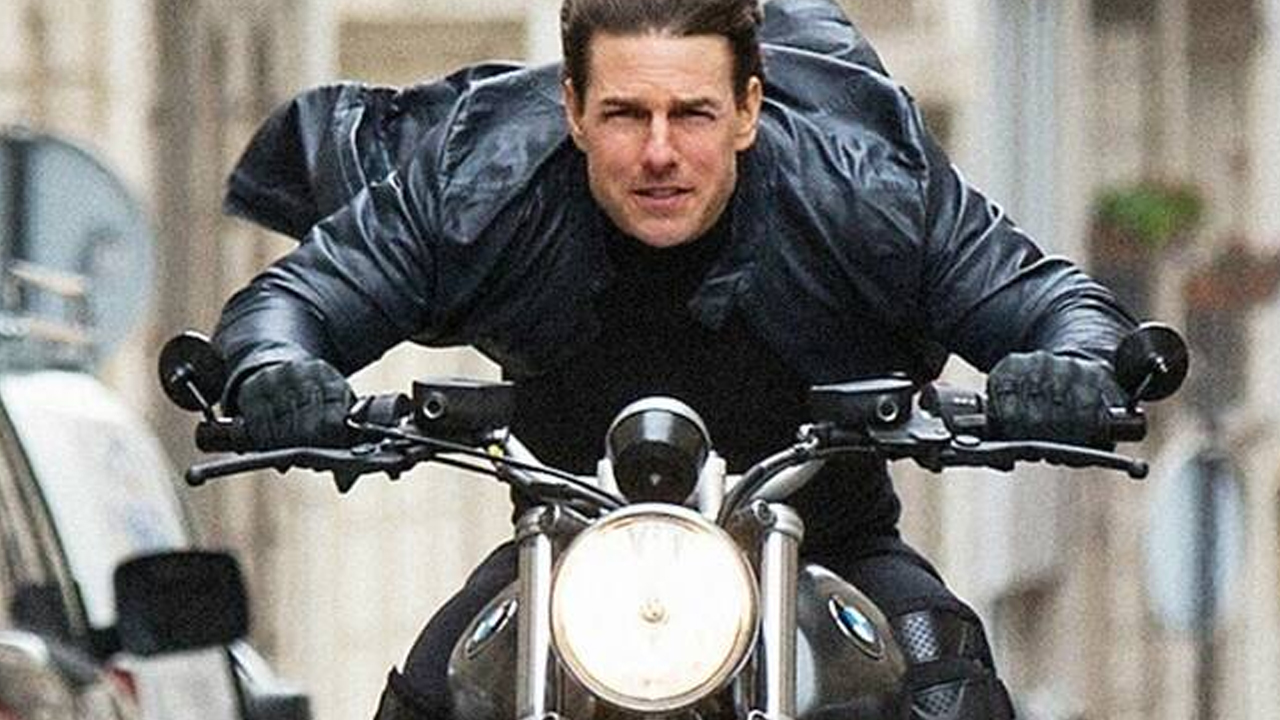 Mission Impossible, Tom Cruise stuntman di se stesso: si lancia con la moto da un dirupo 6 volte per girare una scena del film