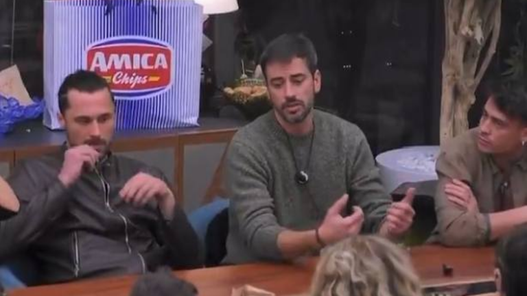 Iago smonta il branco dei gieffini contro Helena Prestes: "È bullismo, basta gioco sporco"