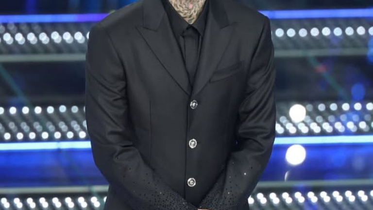 Fabrizio Corona rivela che Fedez avrebbe tradito Chiara Ferragni con un'altra vip