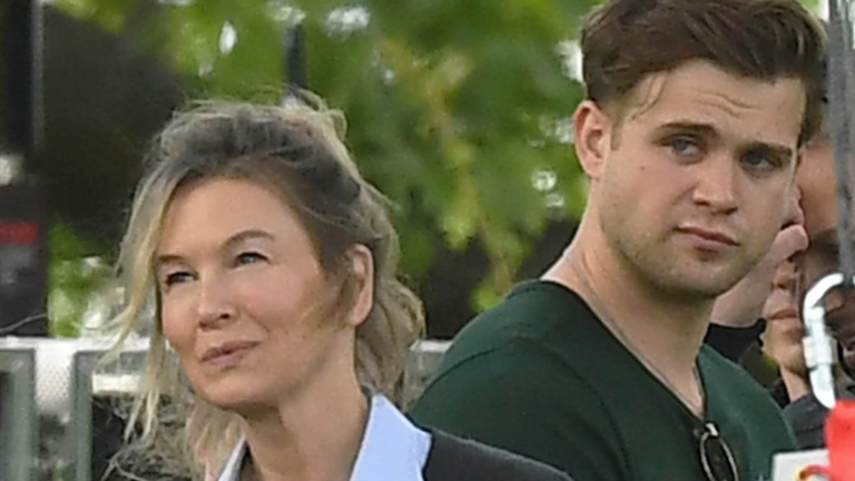 Bridget Jones torna nel nuovo film: amore in età matura, toy boy intrigante e il salvataggio di un cagnolino