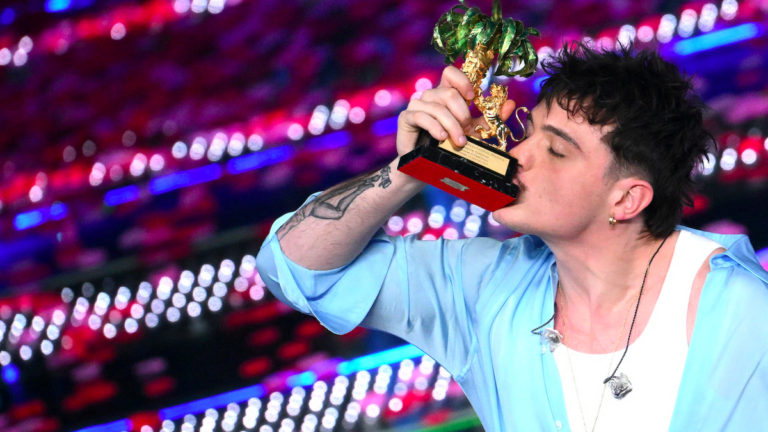 Olly, vincitore di Sanremo 2025 tra musica e rugby con laurea e fidanzata misteriosa al fianco