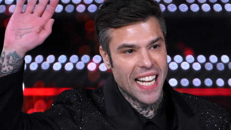Fedez annuncia il concerto al Forum, svelata la data e inizio della vendita dei biglietti