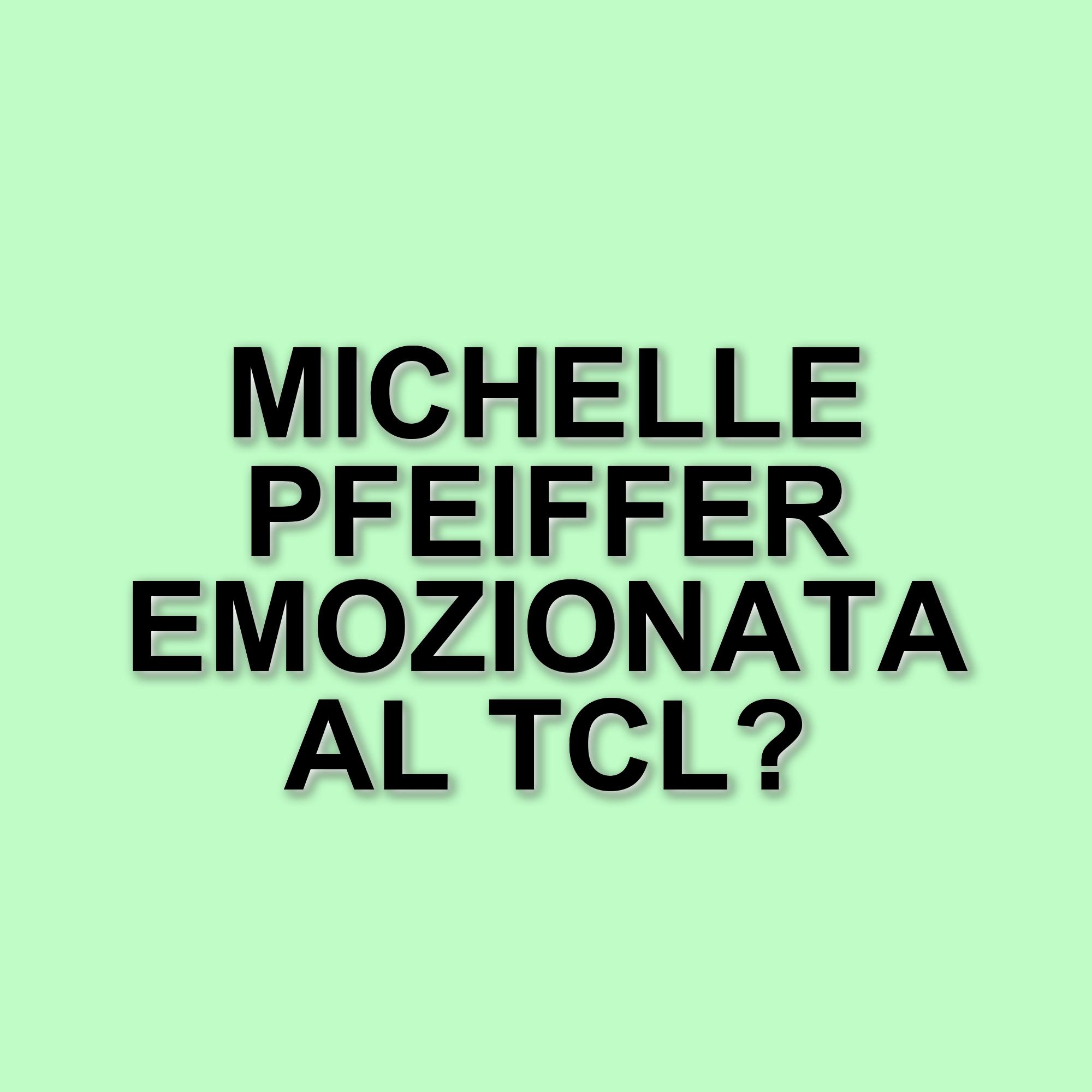 Michelle Pfeiffer emozionata al TCL Chinese Theatre: il marito David E. Kelley le dimostra il suo amore