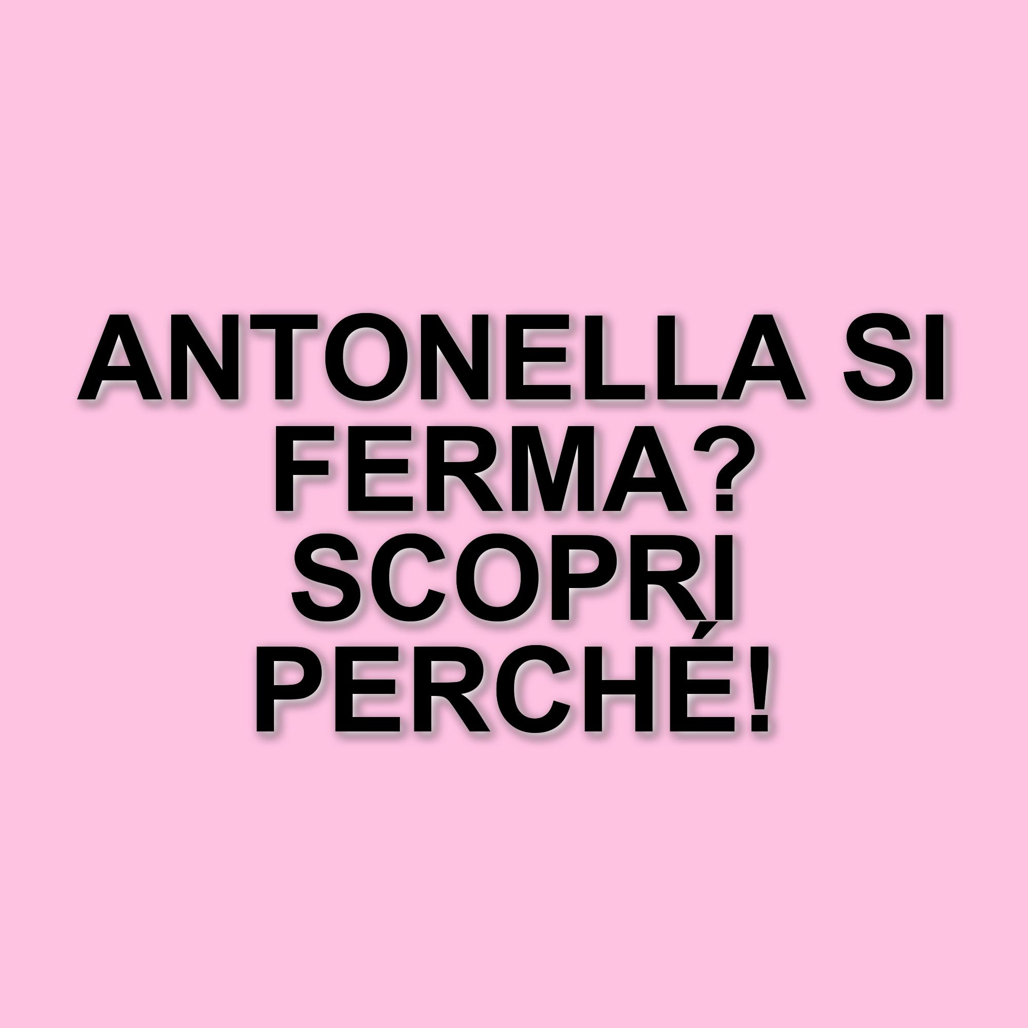 Antonella Clerici riceve complimenti da una telespettatrice durante E' sempre mezzogiorno