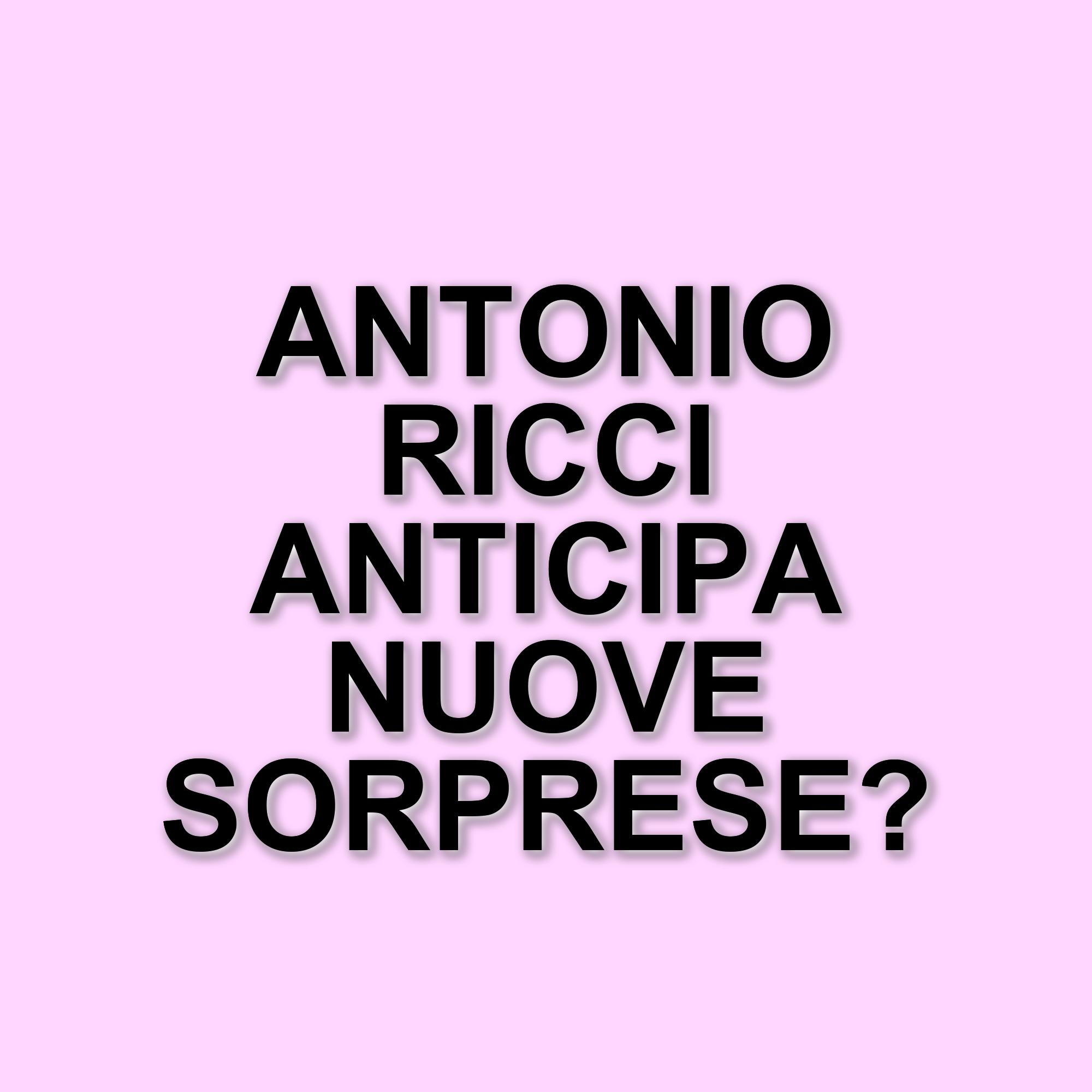 Grande festa di fine stagione per Striscia la Notizia: il patron Antonio Ricci riunisce il suo staff